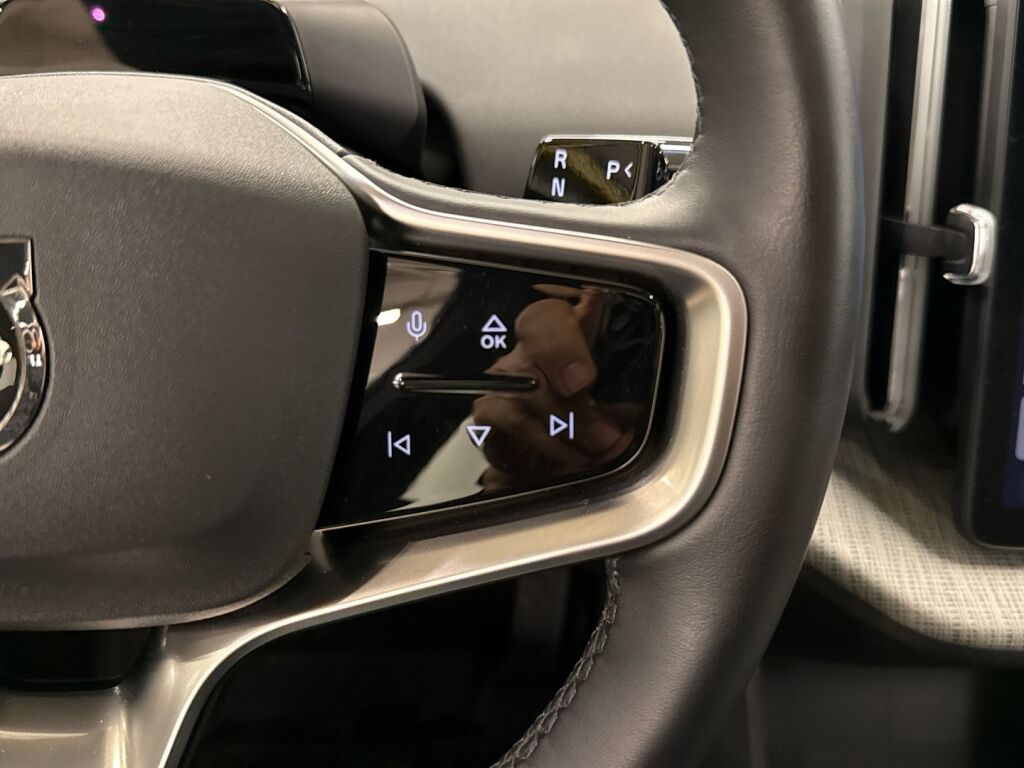 Volvo EX30 2024 Keltainen