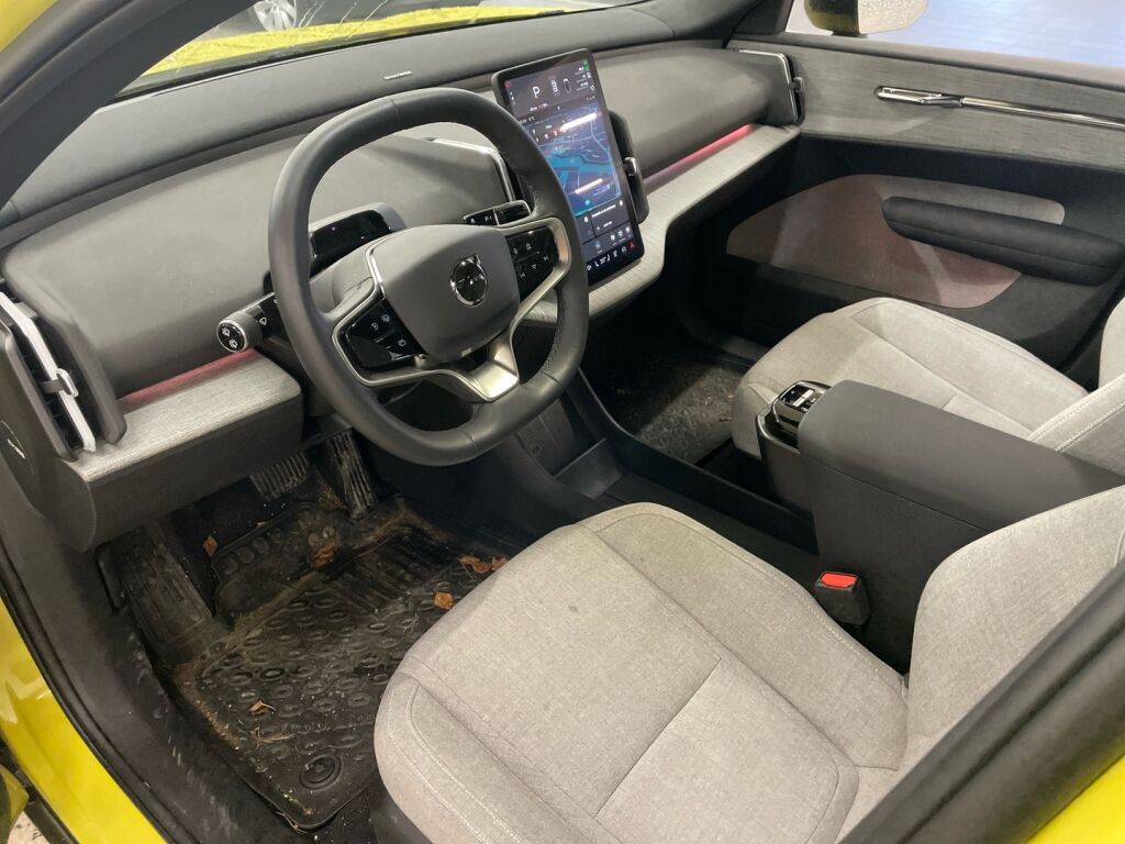 Volvo EX30 2024 Keltainen