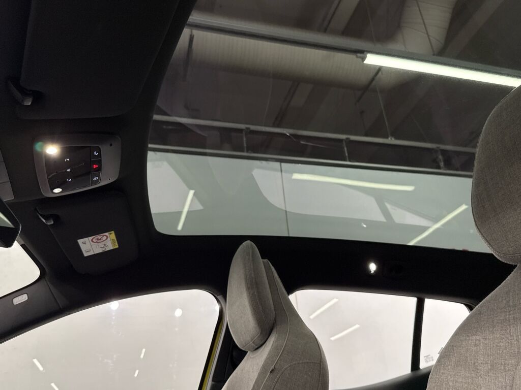 Volvo EX30 2024 Keltainen