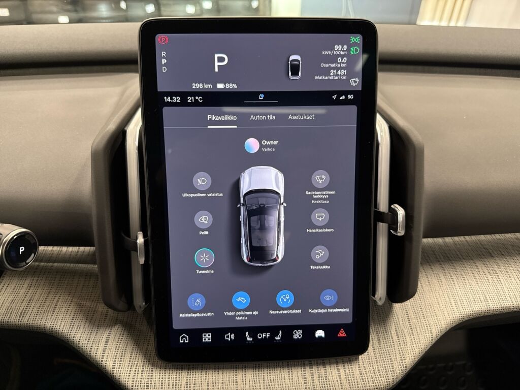 Volvo EX30 2024 Keltainen