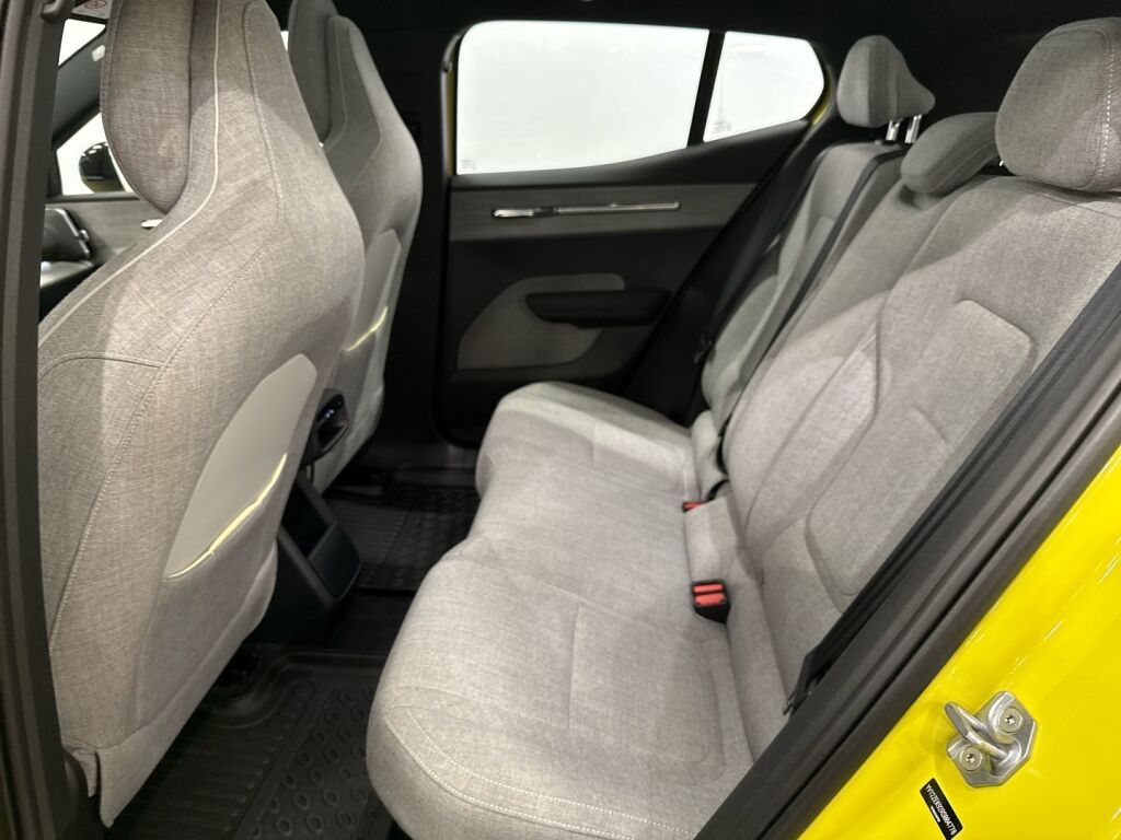 Volvo EX30 2024 Keltainen
