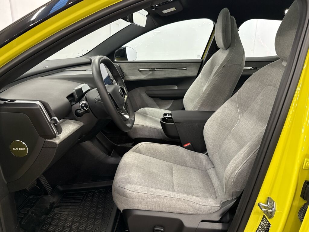 Volvo EX30 2024 Keltainen