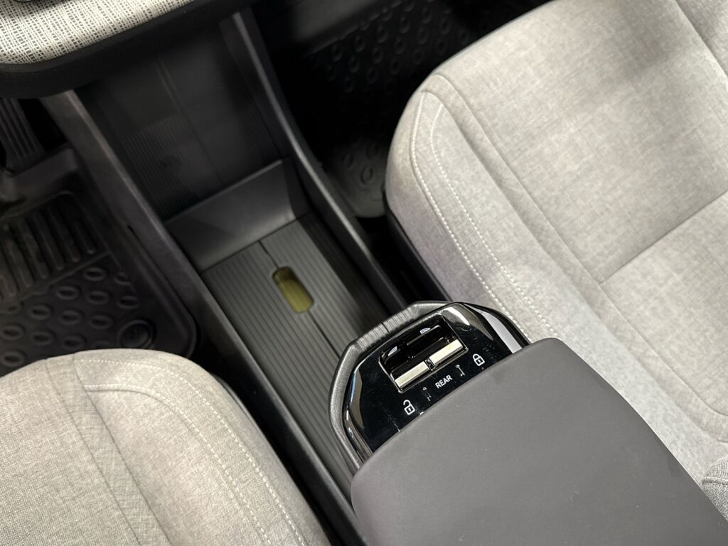 Volvo EX30 2024 Keltainen