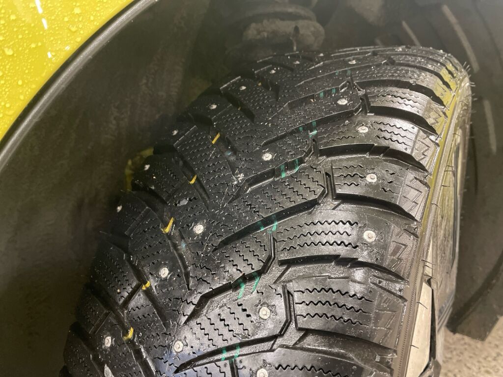 Volvo EX30 2024 Keltainen