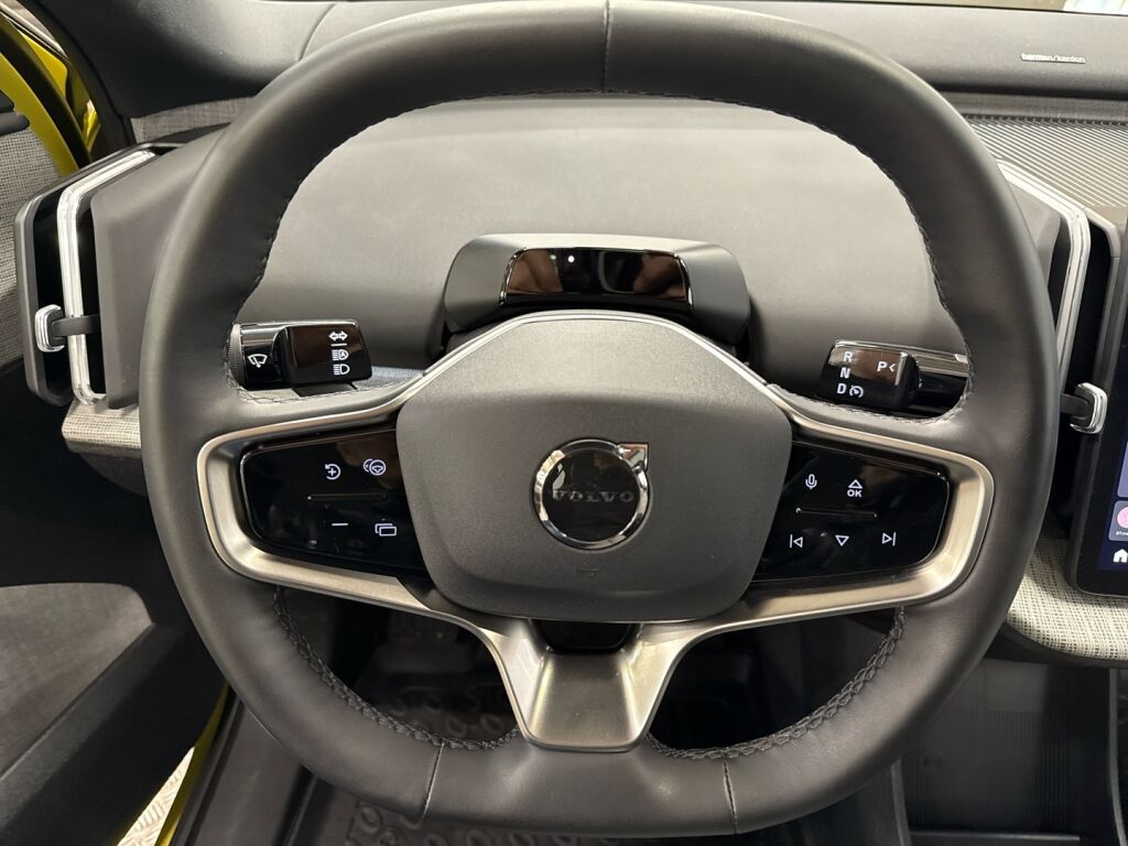 Volvo EX30 2024 Keltainen