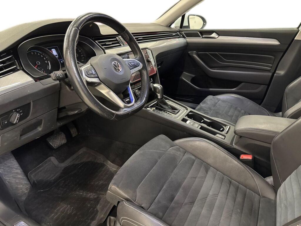 Volkswagen Passat 2020 Valkoinen