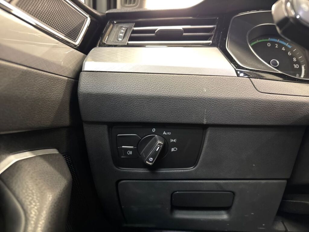 Volkswagen Passat 2020 Valkoinen