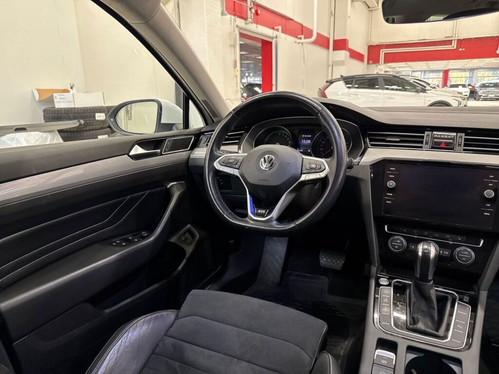 Volkswagen Passat 2020 Valkoinen