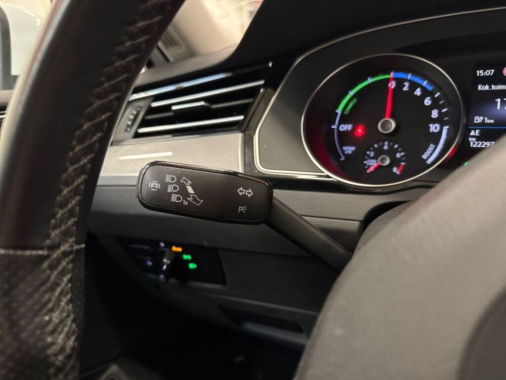 Volkswagen Passat 2020 Valkoinen