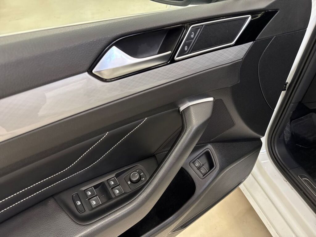 Volkswagen Passat 2020 Valkoinen