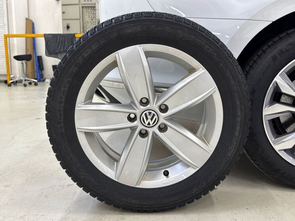 Volkswagen Passat 2020 Valkoinen