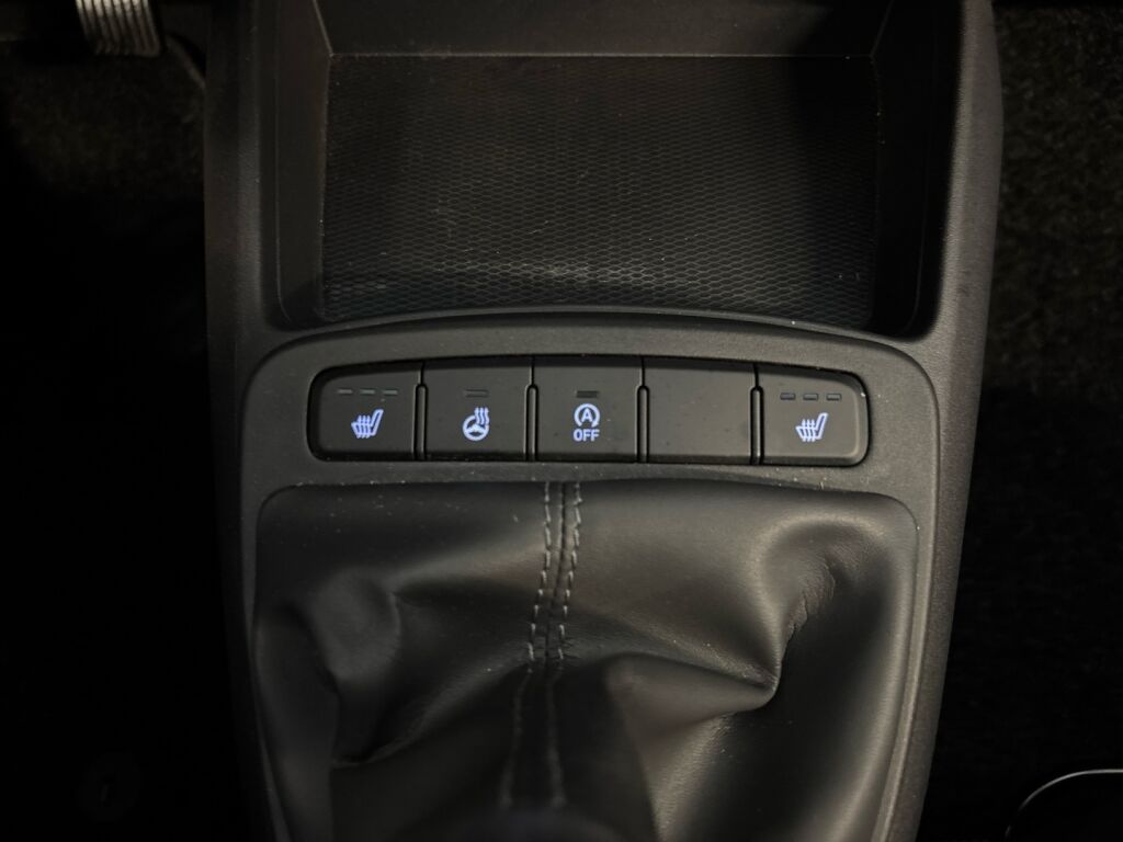 Hyundai i10 2024 Musta