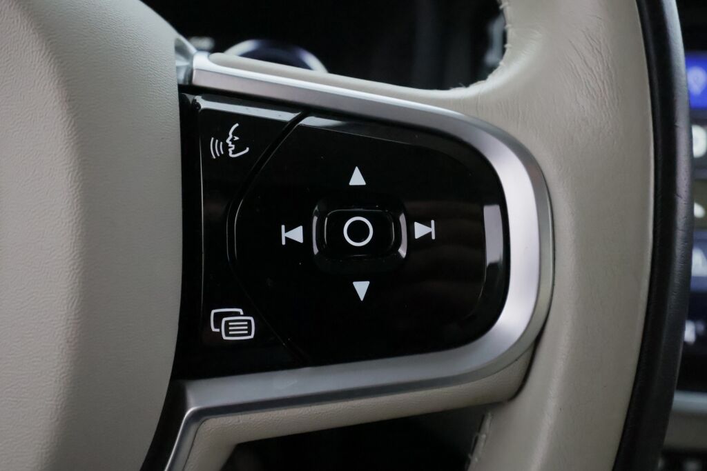 Volvo V60 2019 Valkoinen