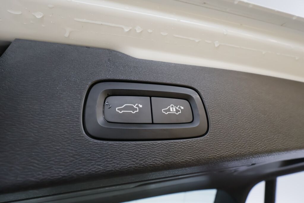 Volvo V60 2019 Valkoinen