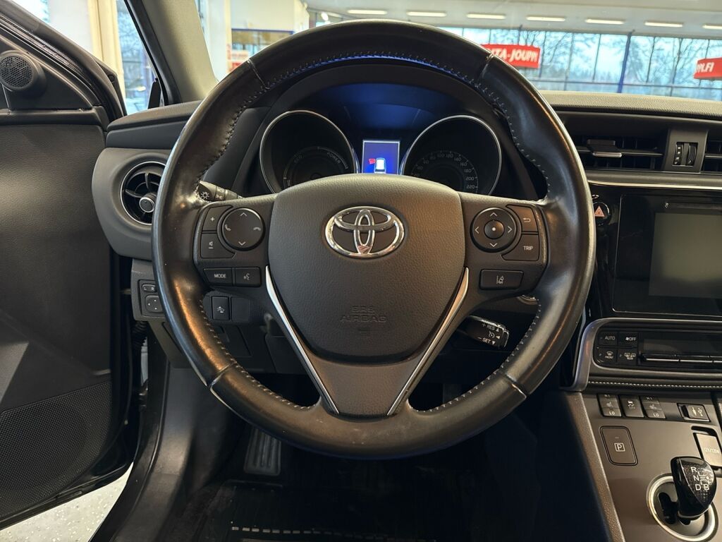 Toyota Auris 2017 Musta