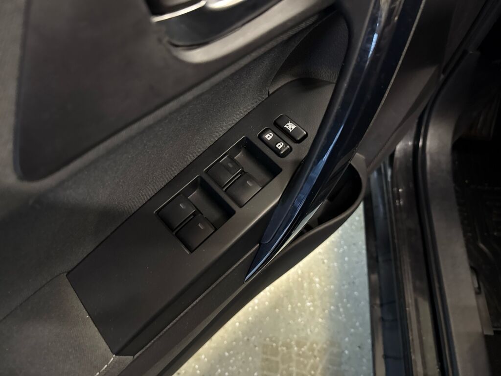 Toyota Auris 2017 Musta