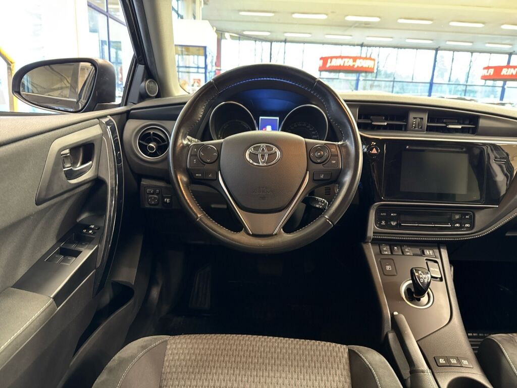 Toyota Auris 2017 Musta