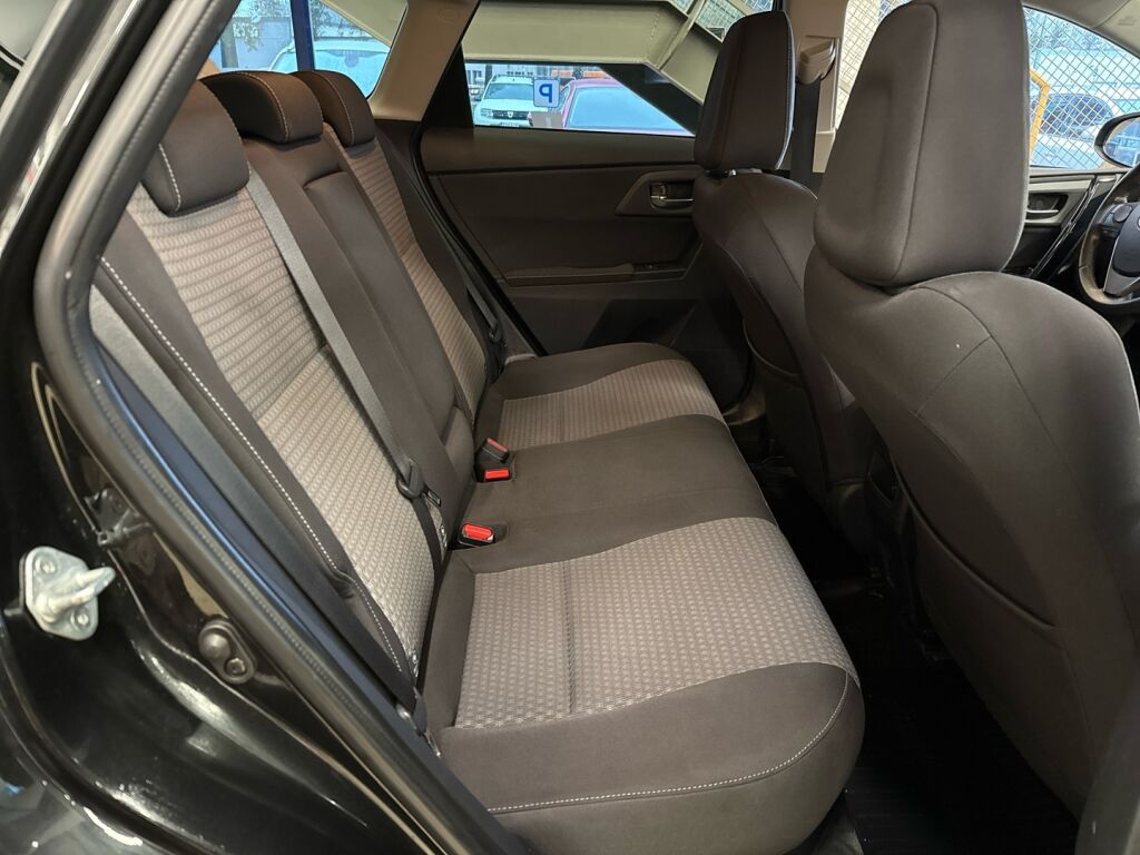 Toyota Auris 2017 Musta