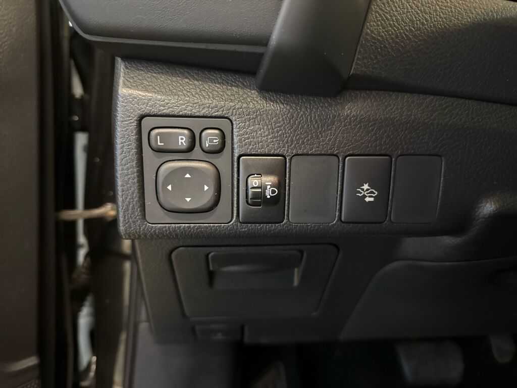 Toyota Auris 2017 Musta