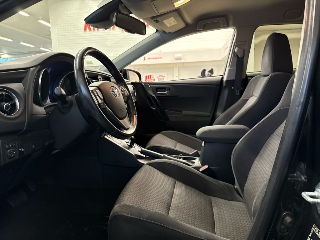Toyota Auris 2017 Musta