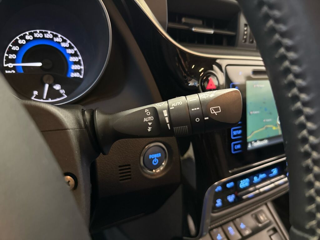 Toyota Auris 2017 Musta