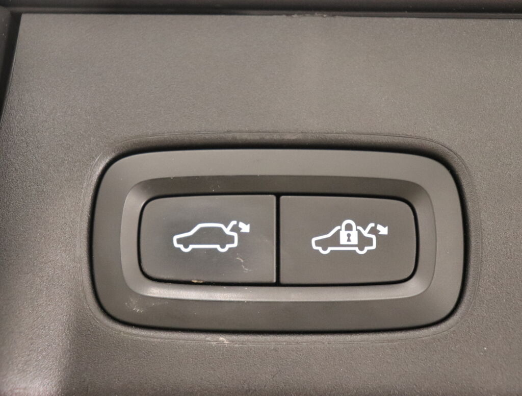 Volvo V90 2019 Musta