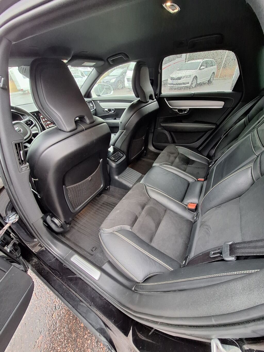 Volvo V90 2019 Musta