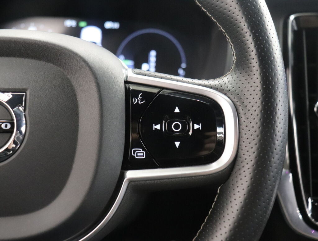 Volvo V90 2019 Musta