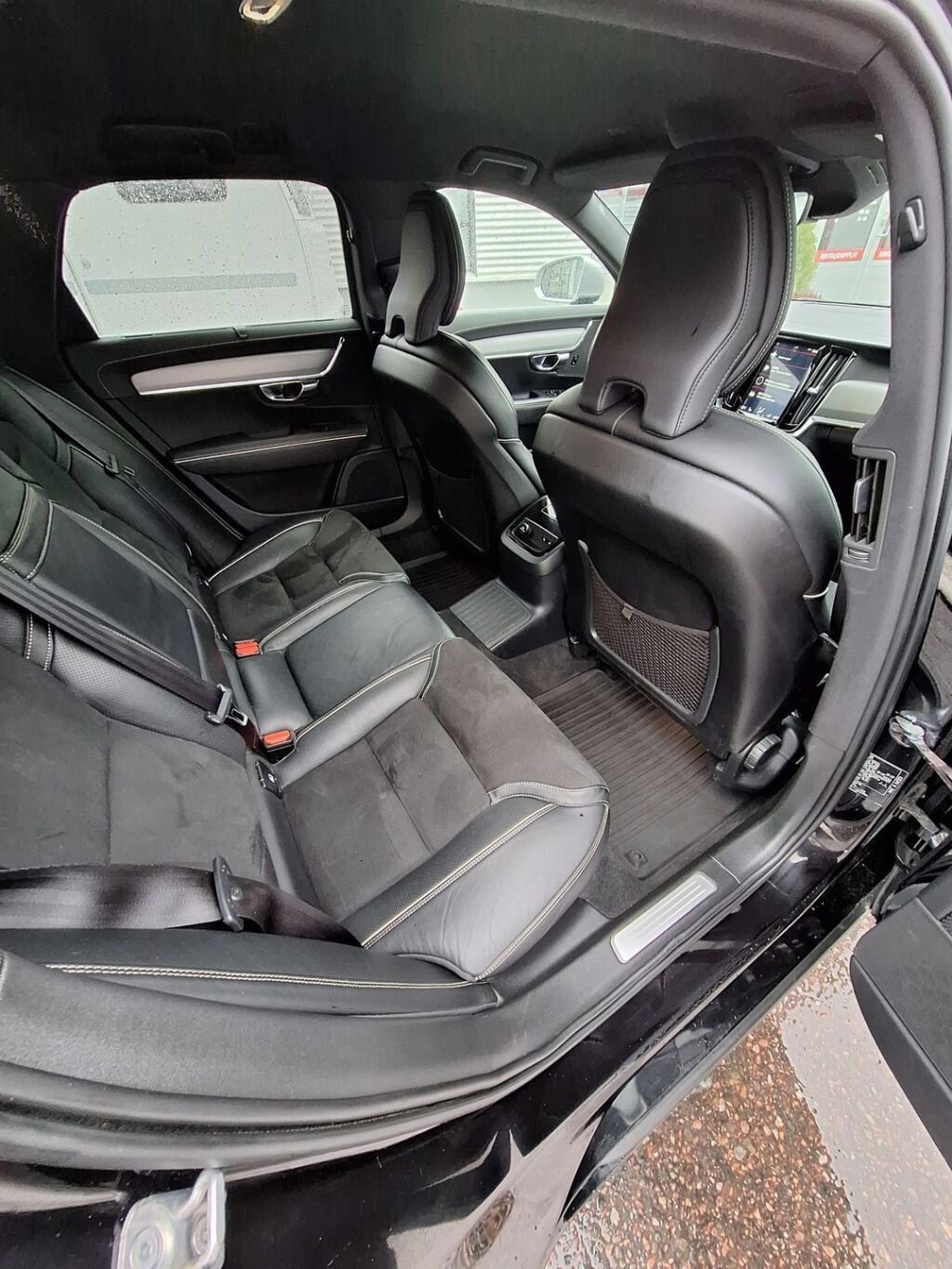 Volvo V90 2019 Musta