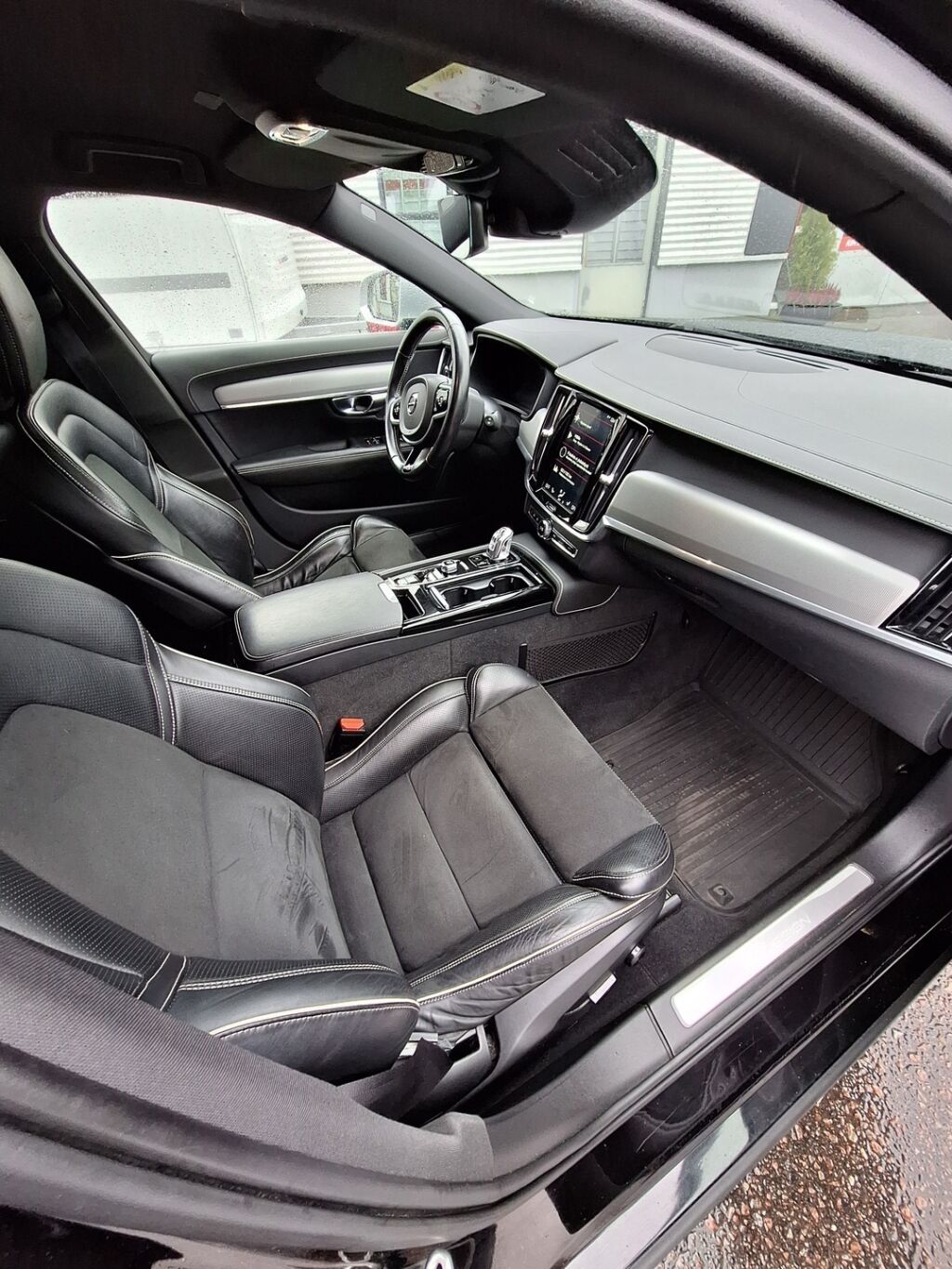 Volvo V90 2019 Musta