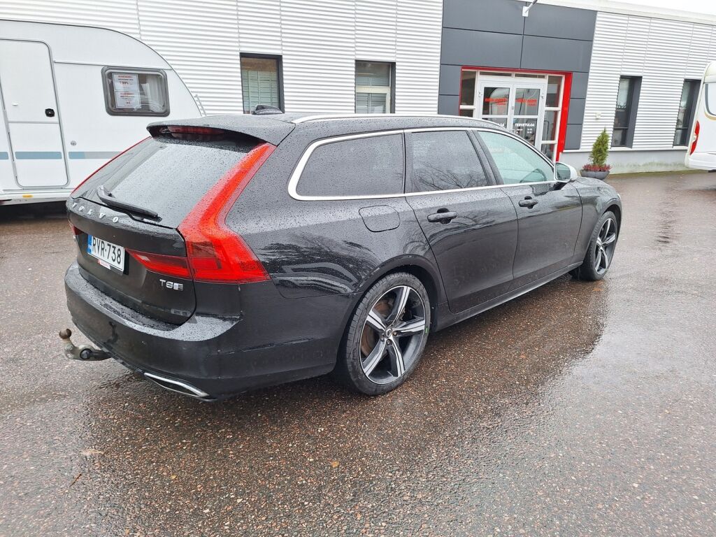 Volvo V90 2019 Musta