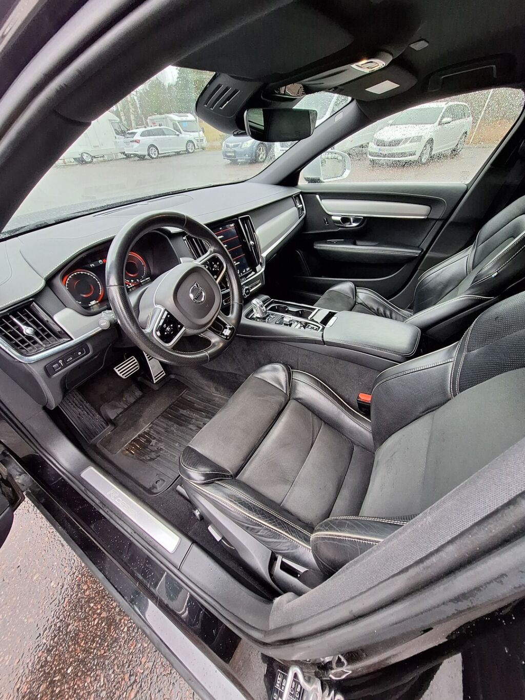 Volvo V90 2019 Musta