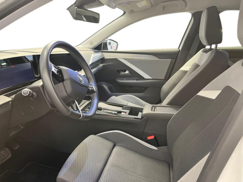 Opel Astra 2024 Valkoinen