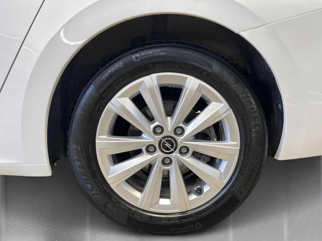 Opel Astra 2024 Valkoinen