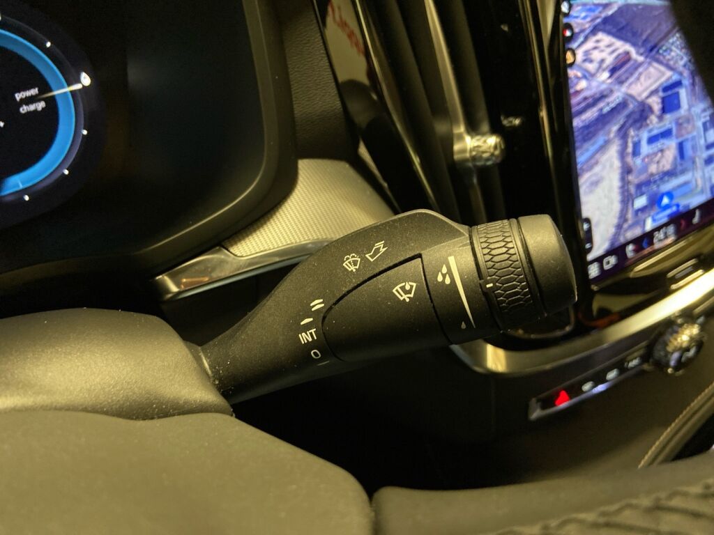 Volvo S60 2024 Musta