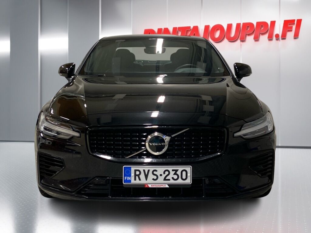 Volvo S60 2024 Musta