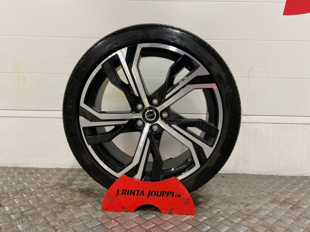 Volvo S60 2024 Musta