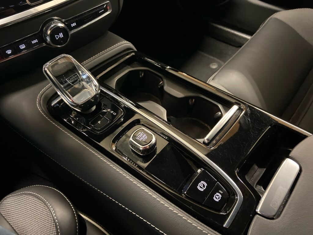 Volvo S60 2024 Musta