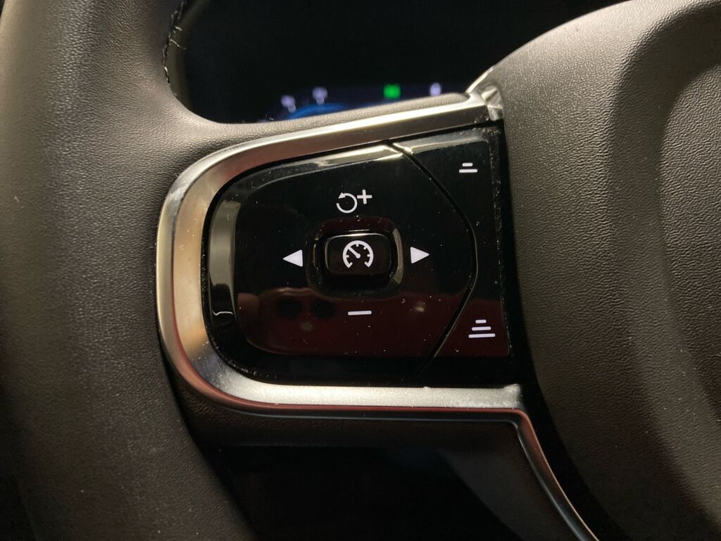 Volvo S60 2024 Musta