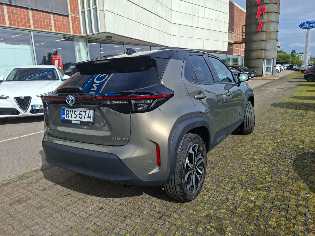 Toyota Yaris Cross 2024 Ruskea (beige)