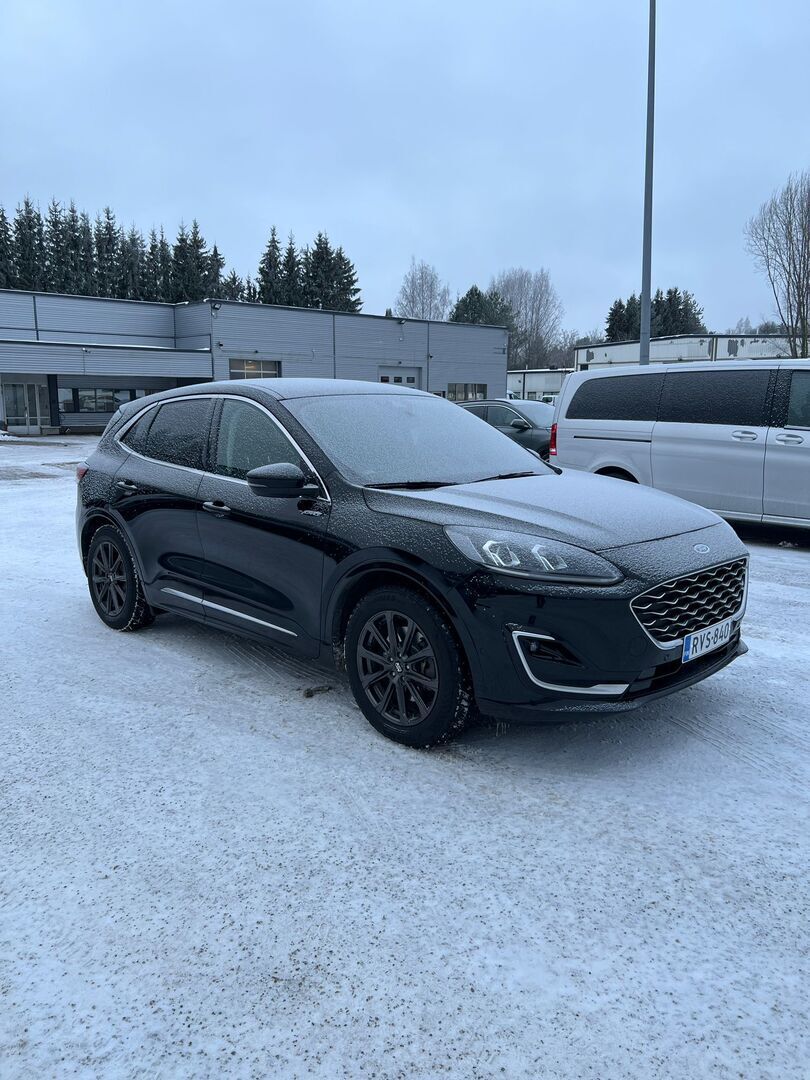 Ford Kuga 2020 Musta