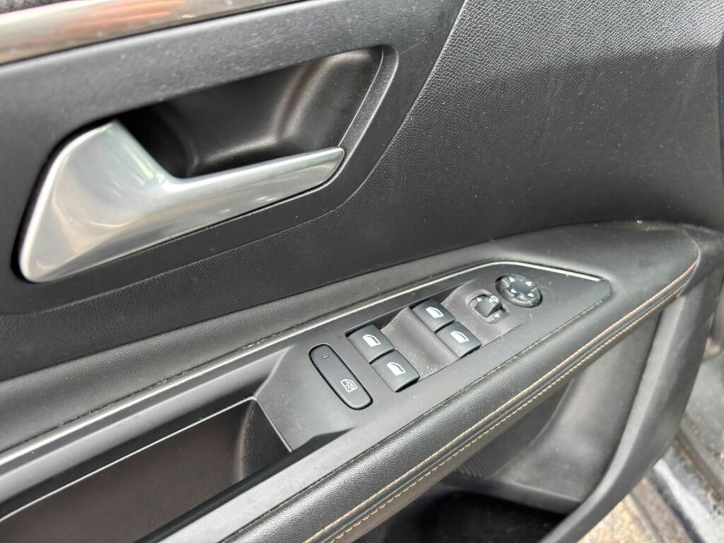 Peugeot 3008 2021 Harmaa