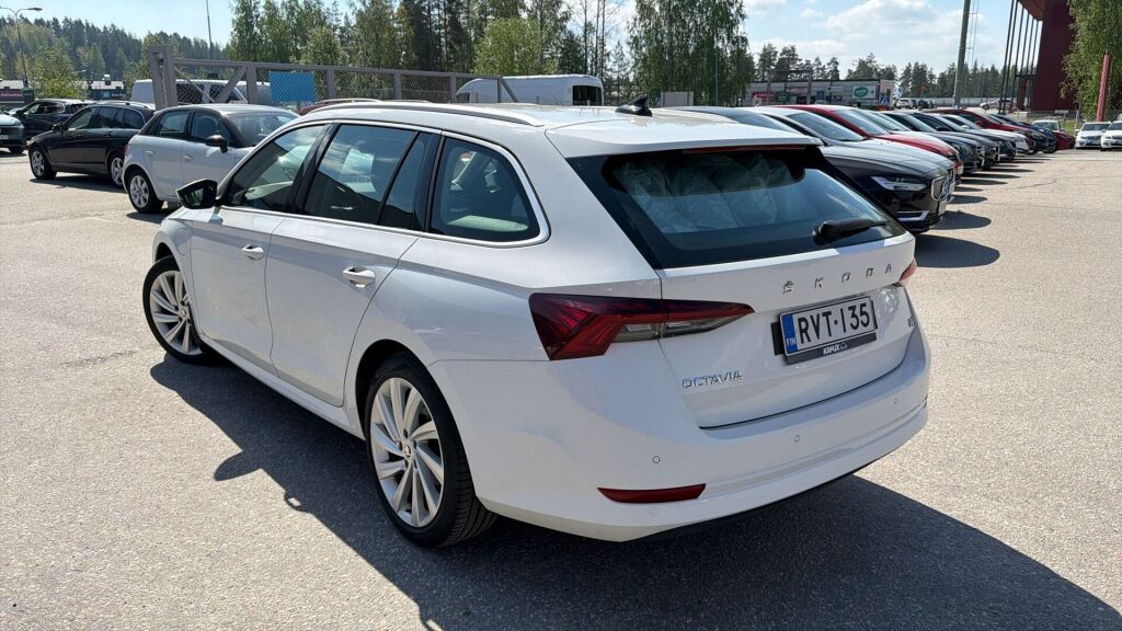 Skoda Octavia 2021 Valkoinen