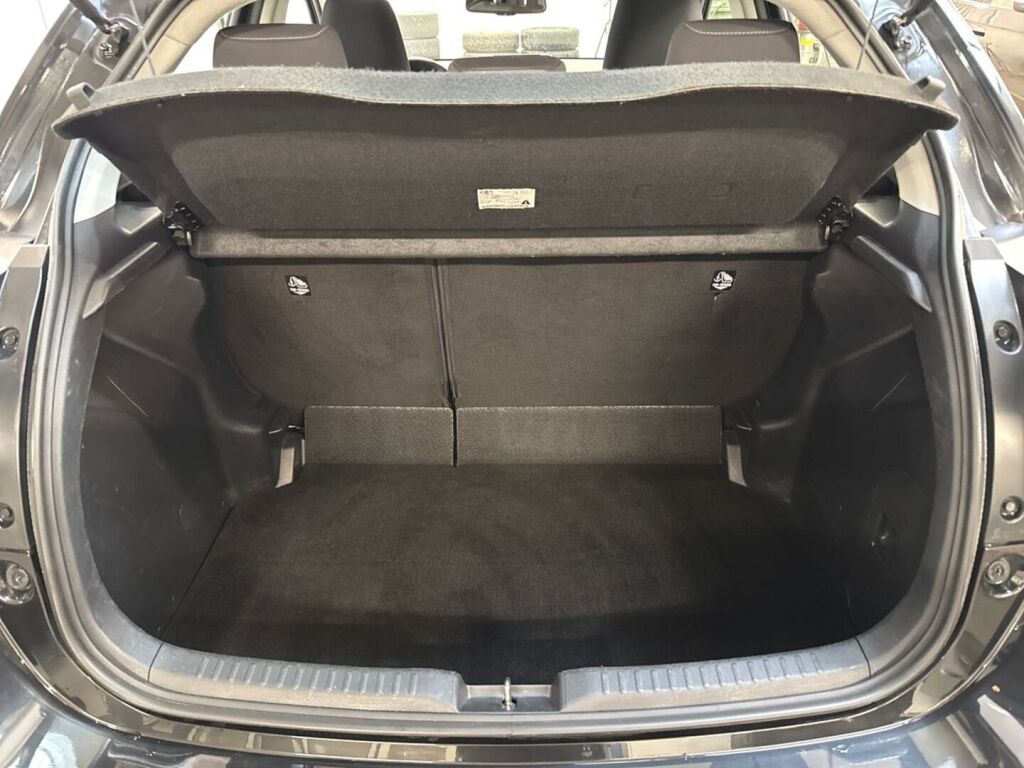 Toyota Yaris 2024 Musta