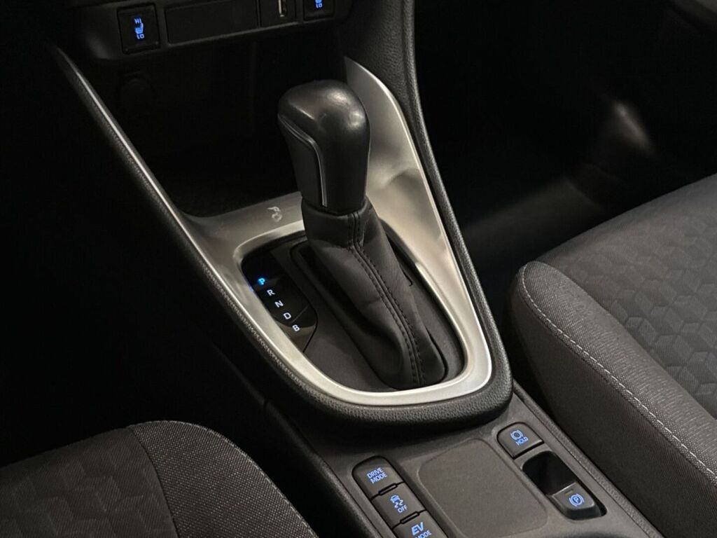 Toyota Yaris 2024 Musta