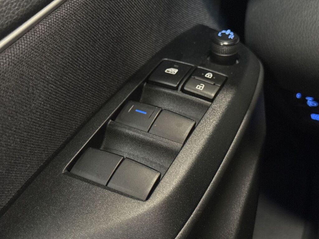 Toyota Yaris 2024 Musta