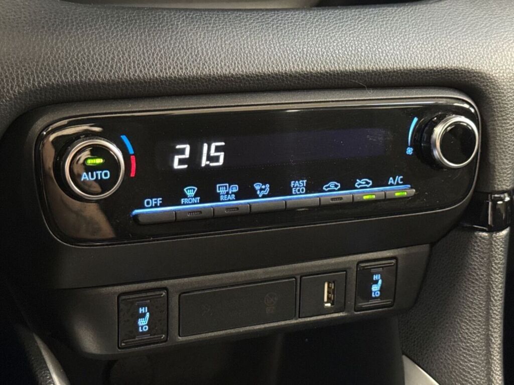 Toyota Yaris 2024 Musta