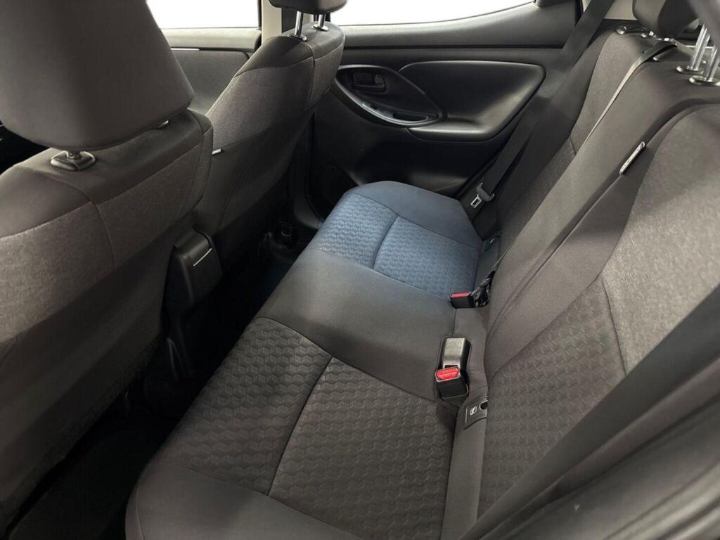Toyota Yaris 2024 Musta