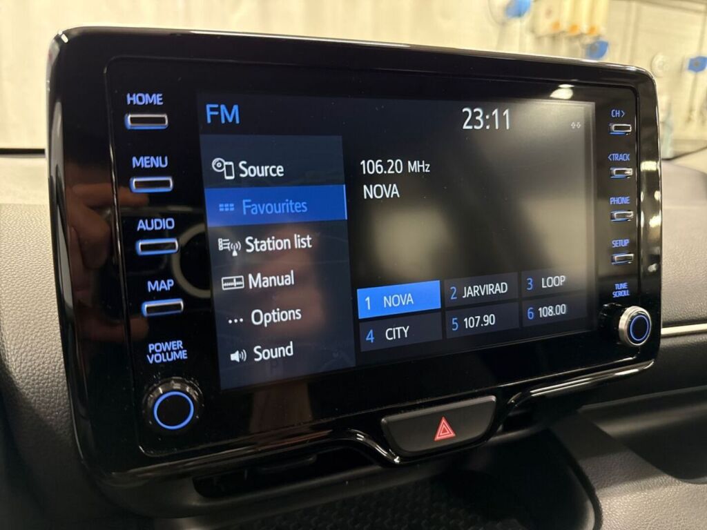 Toyota Yaris 2024 Musta