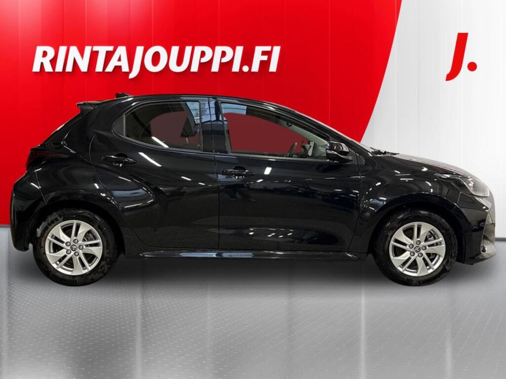 Toyota Yaris 2024 Musta